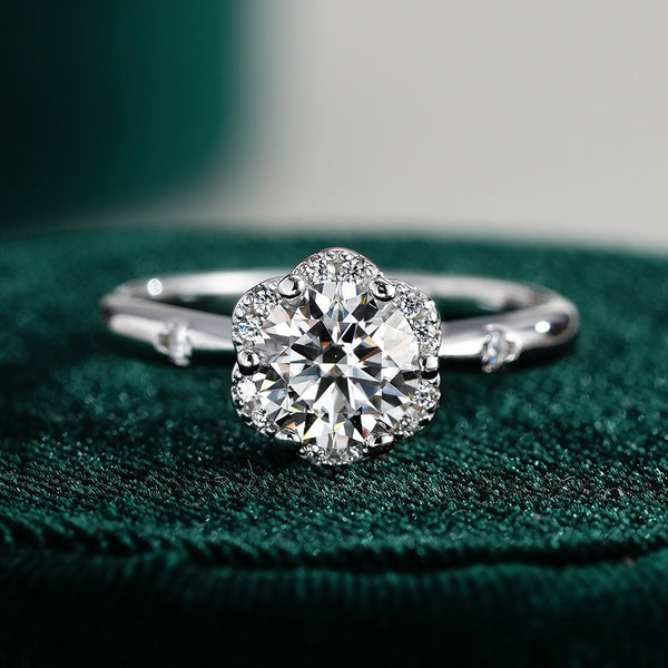 'DAISY DREAM' MOISSANITE RING
